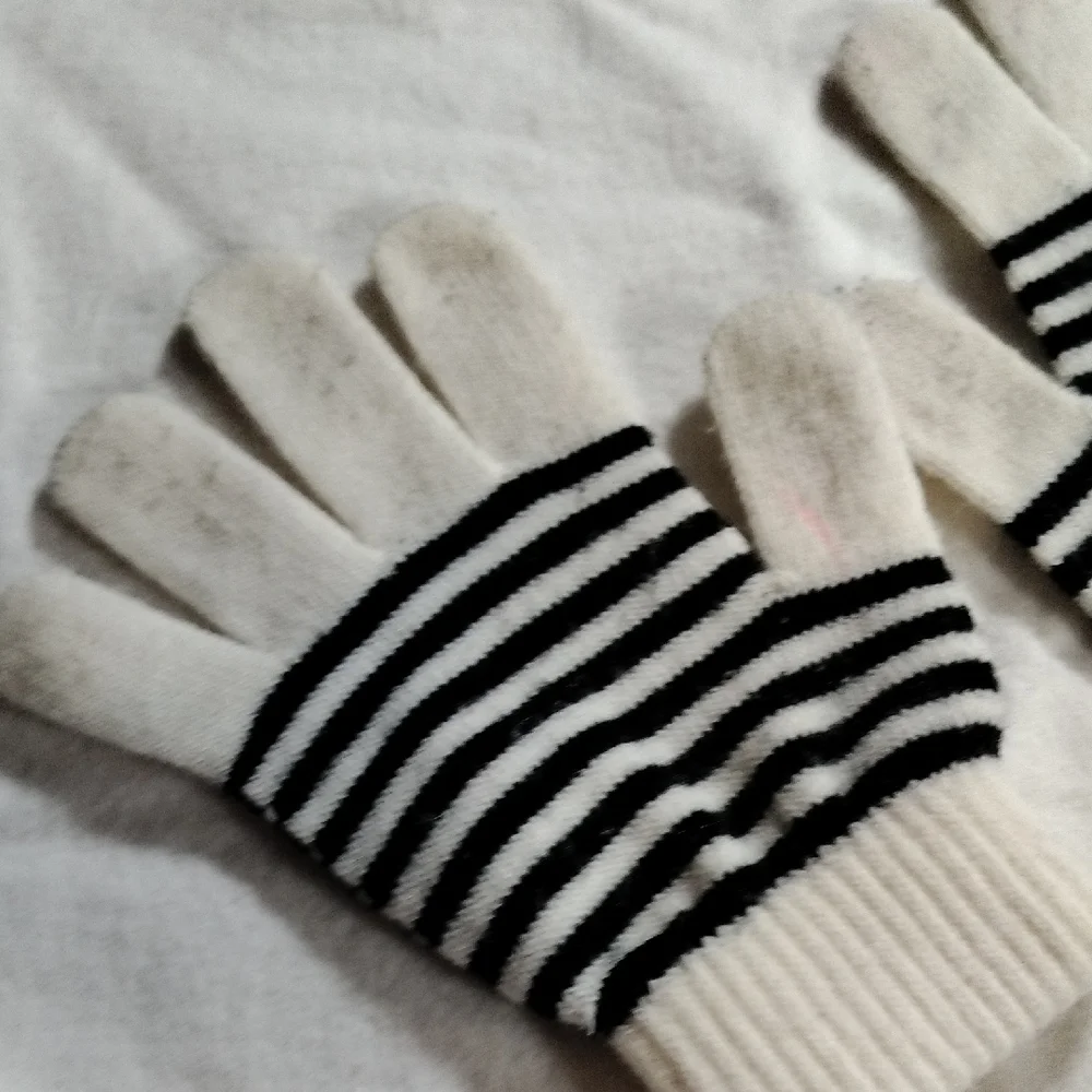 Women's Black And White Gloves